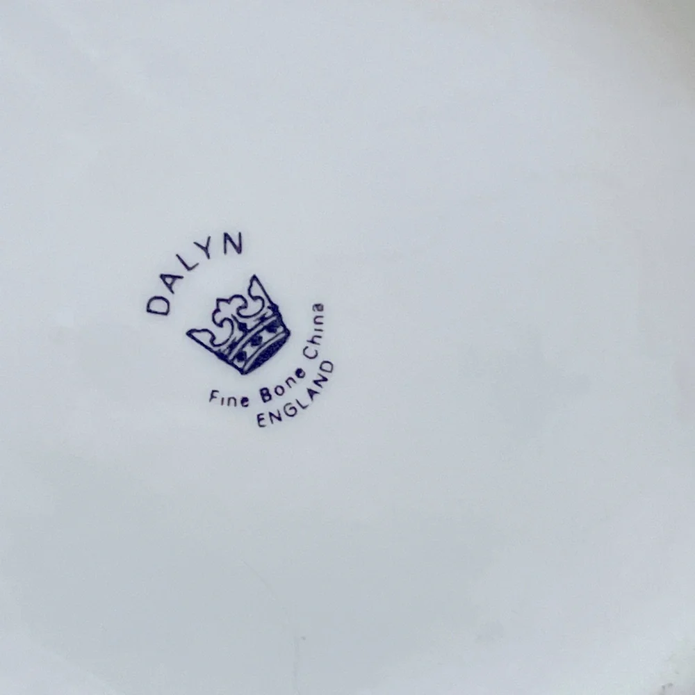 Rare Vintage~ DALIN~Fine Bone China/Porcelain Scallop Trinket Box/ Dish